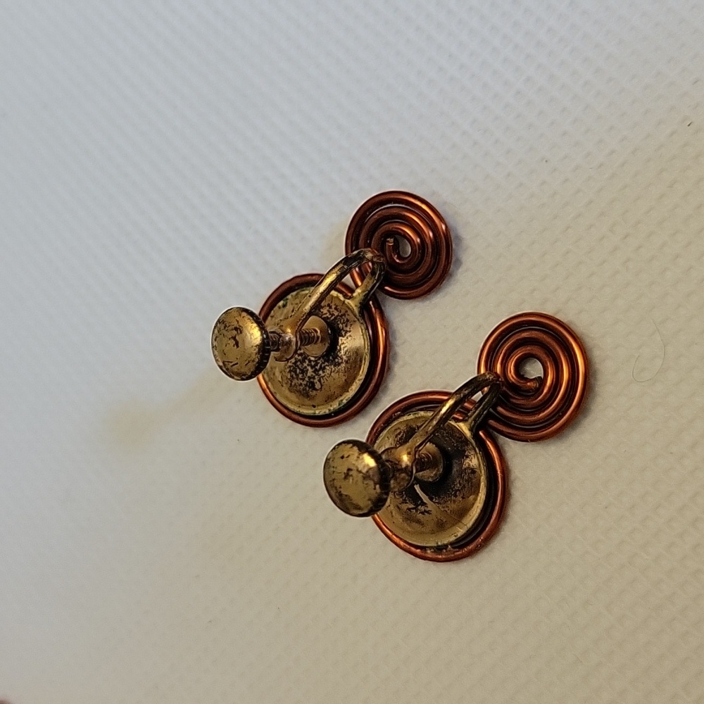 Necklace and non-pierced earrings - Picture 4 of 5